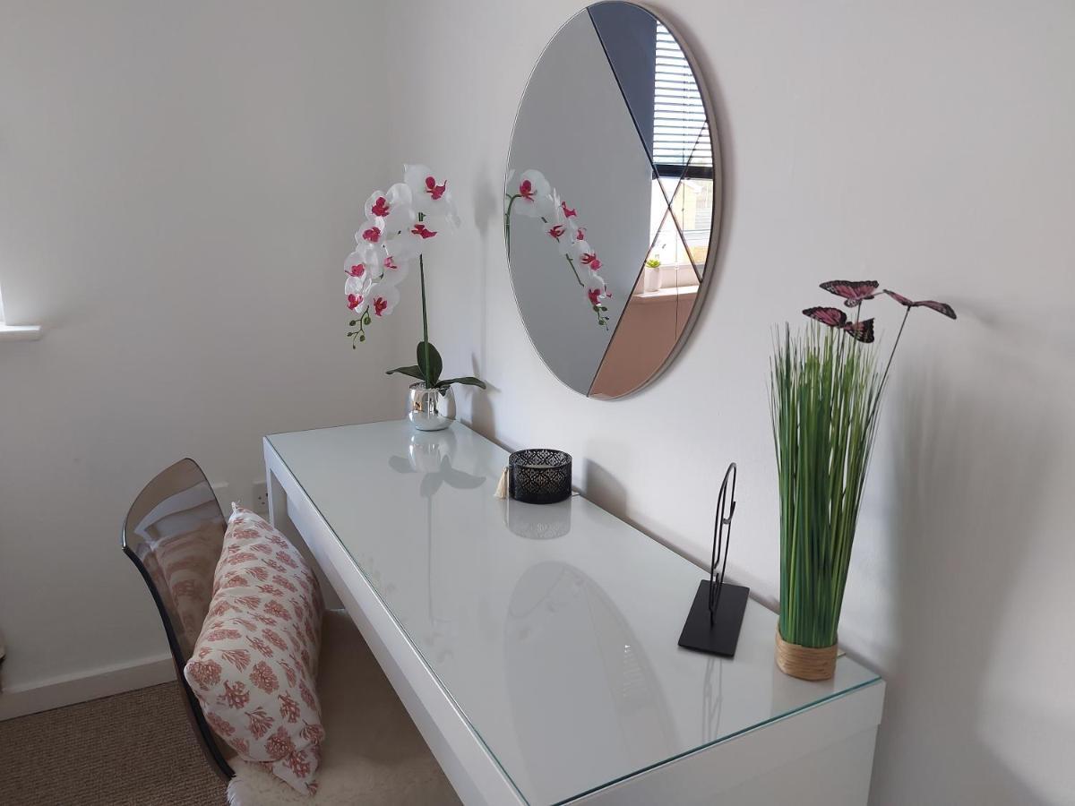Lovely 1-Bedroom Condo With Parking On Premises Minworth Esterno foto